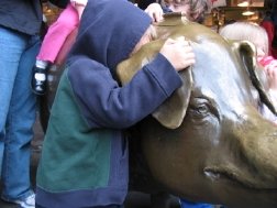 The famous pig statue at Pike Place Market